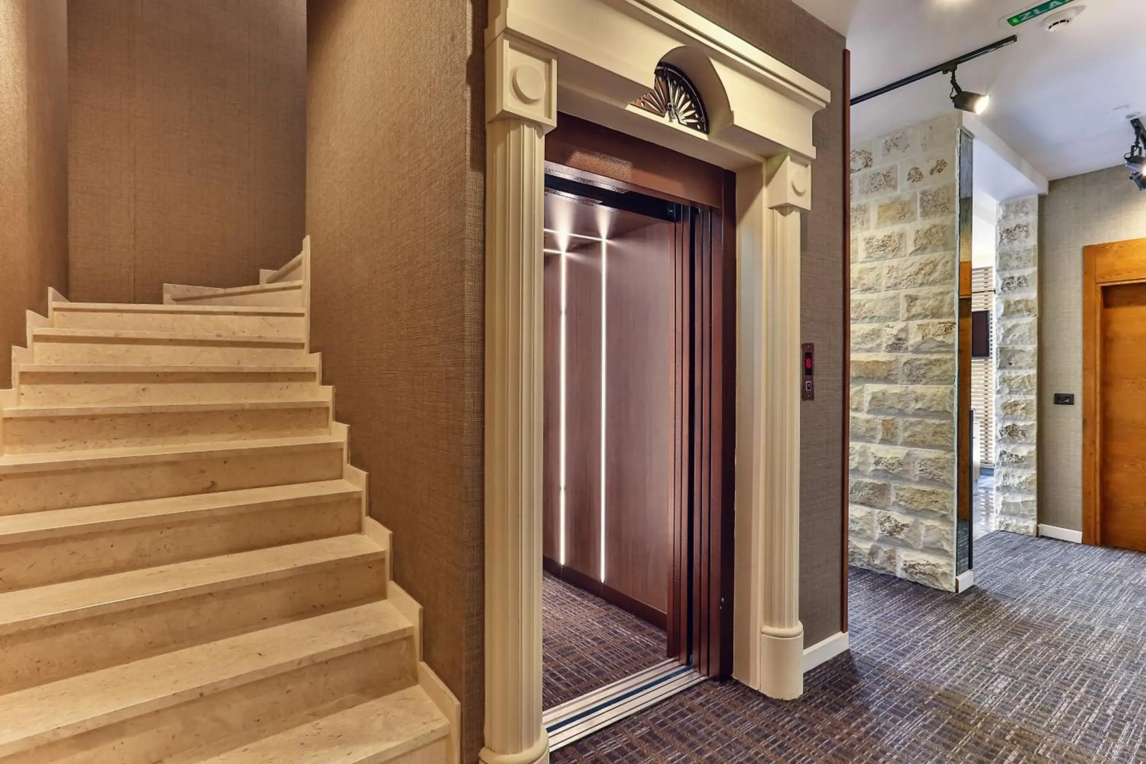 Отель Tate by Aycon