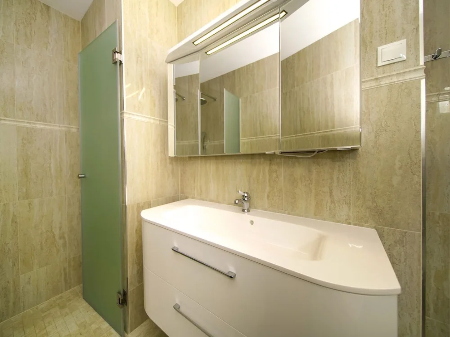 Luxurious Villa with Private Swimming Pool, Hot Tub, Sauna, Lovely Taverne