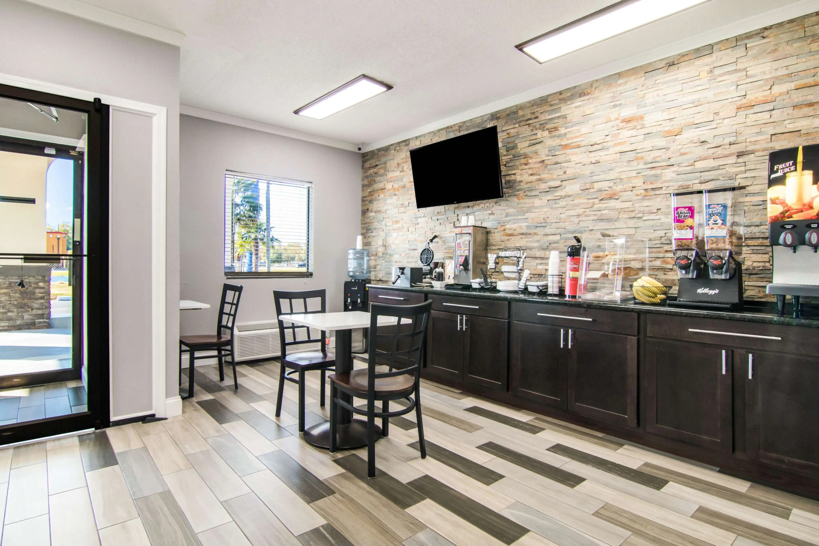 Super 8 by Wyndham Perry National Fairground Area I-75