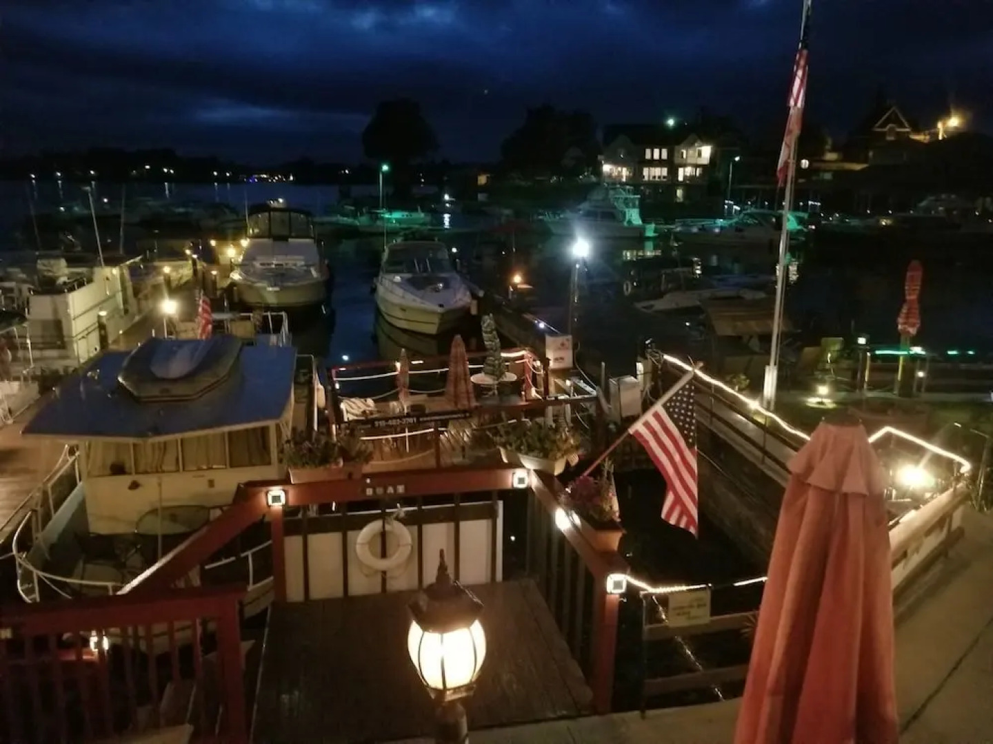 Hills Motor Court & Marina