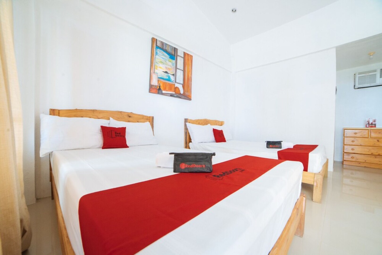 RedDoorz @ Sabang Beach Baler