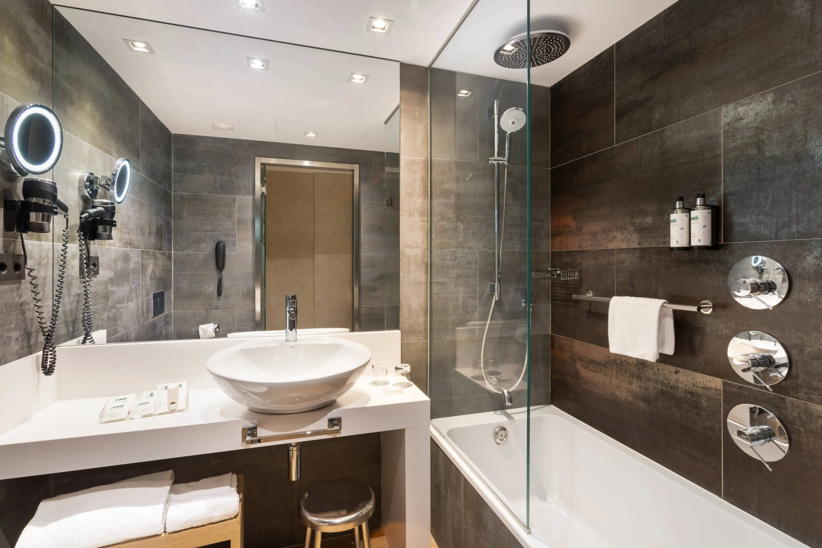 Catalonia Giralda Hotel