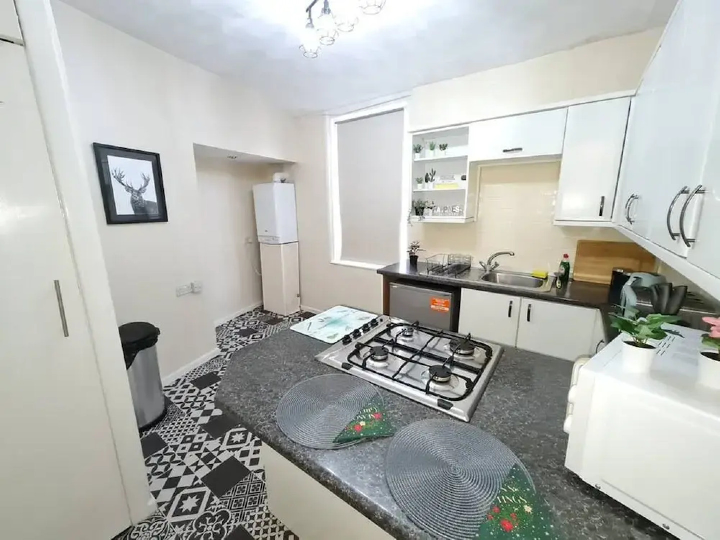 Large 3 Bed Flat Free Parking