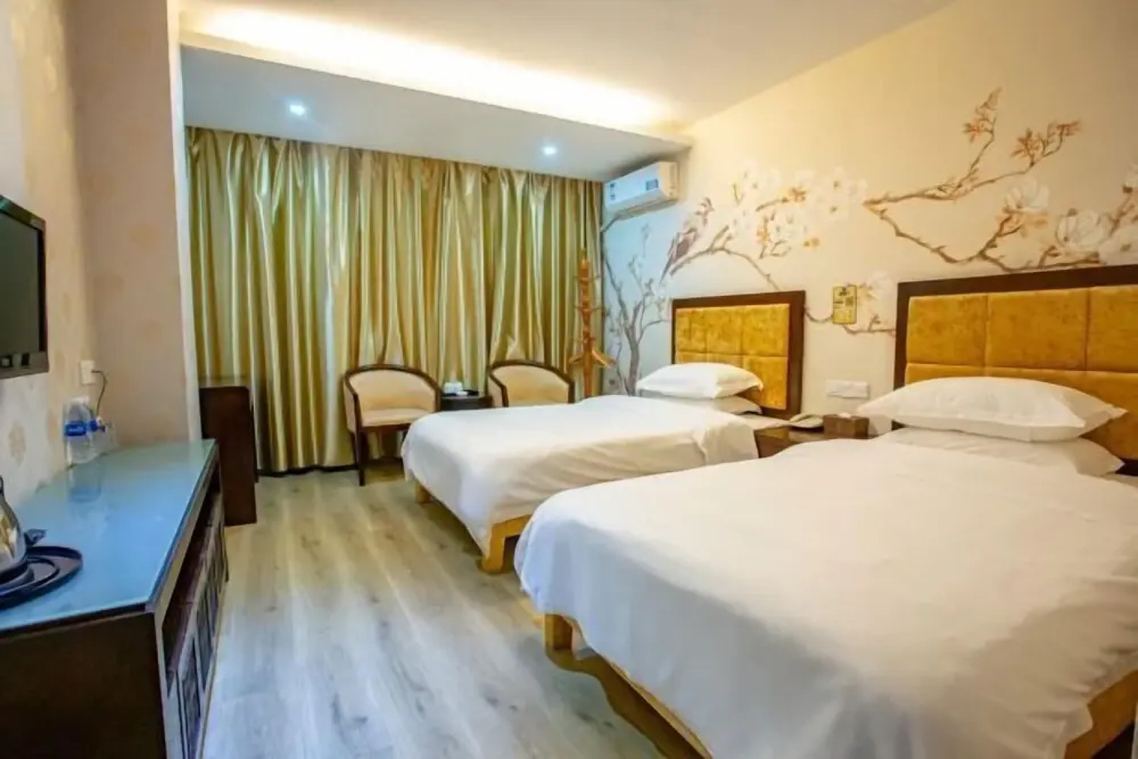 Yipin Business Hotel (Meizhou Municipal Government)