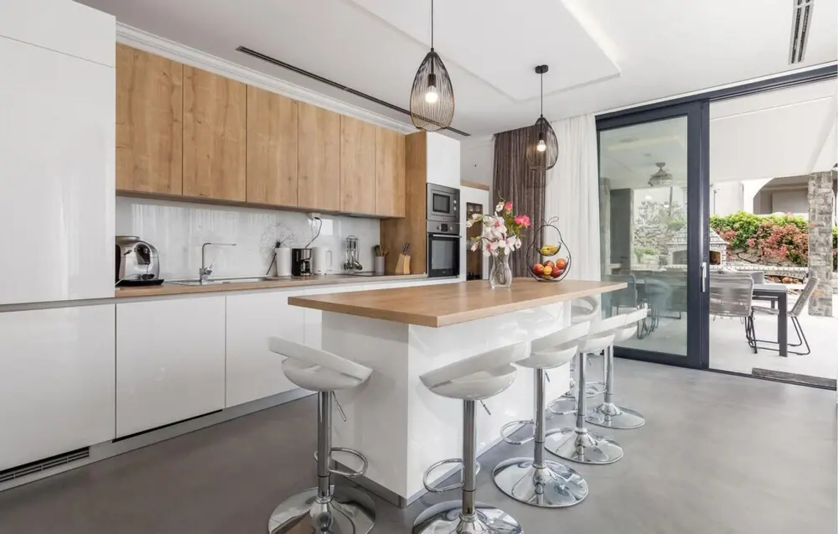 Stunning Home in Lun With 4 Bedrooms, Wifi and Outdoor Swimming Pool