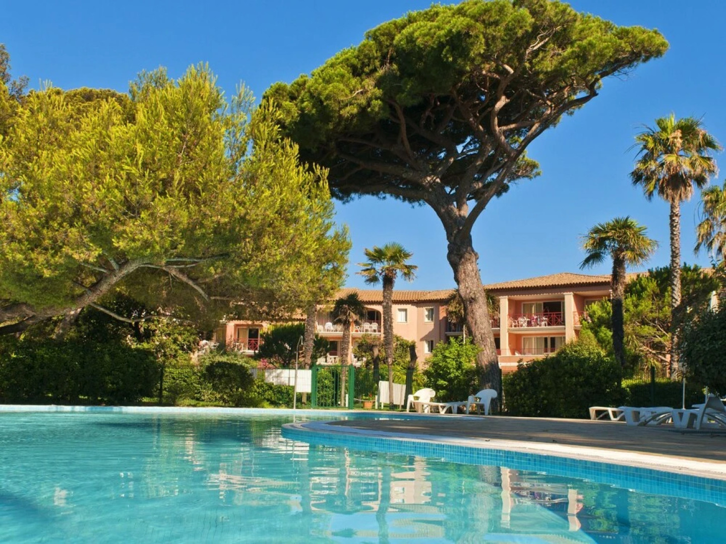 Mediterranean Apartment on the Gorgeous Peninsula of Giens