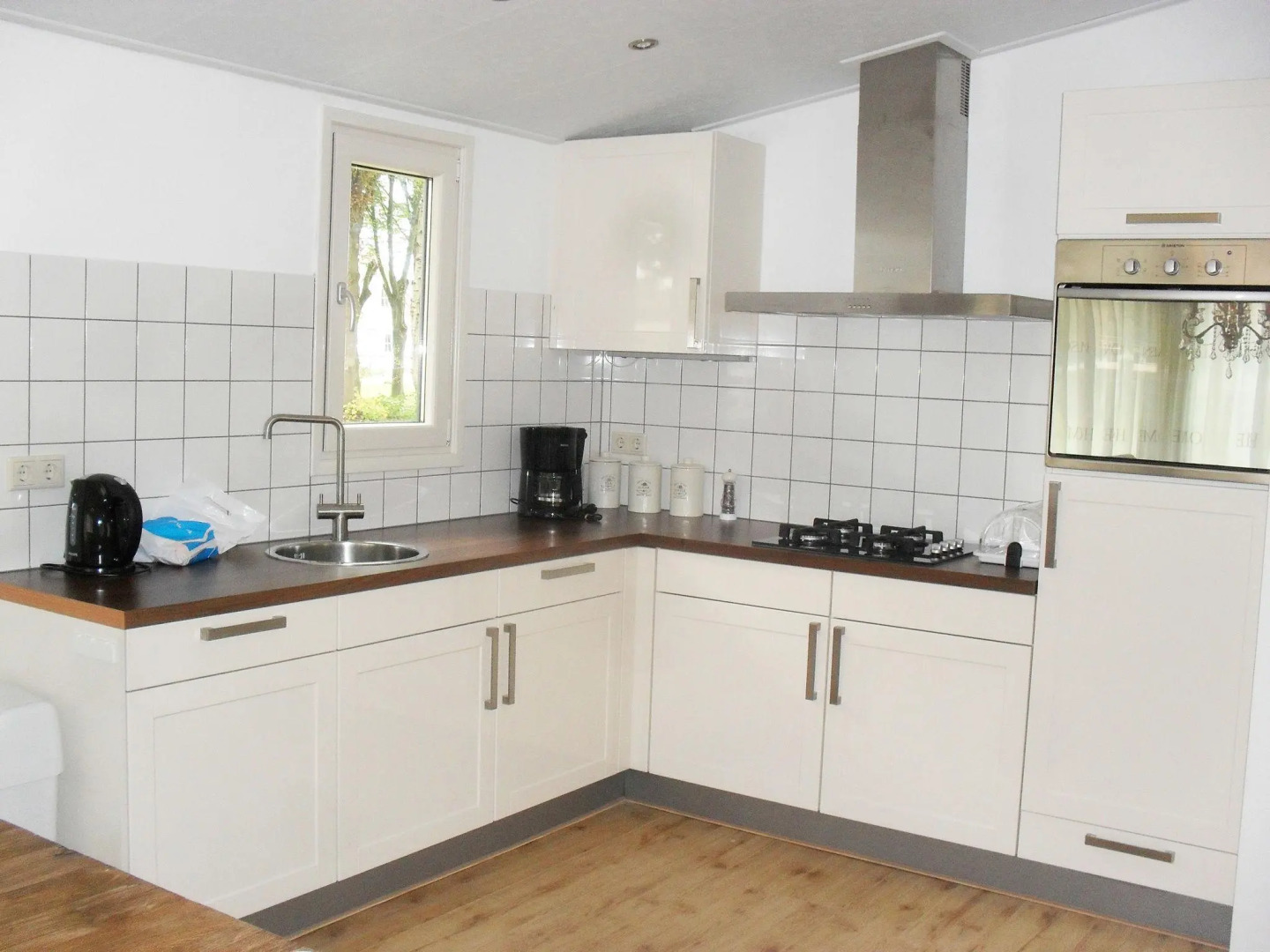 Well Kept Chalet With Dishwasher, Near Maastricht