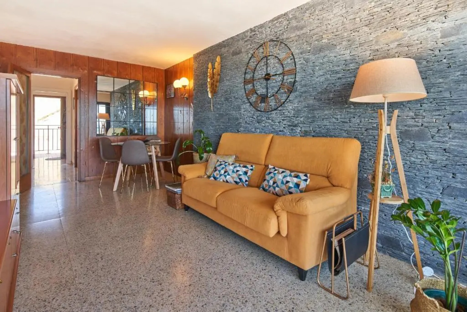 Elegant apt 4 pax 1 min from the beach with Wifi