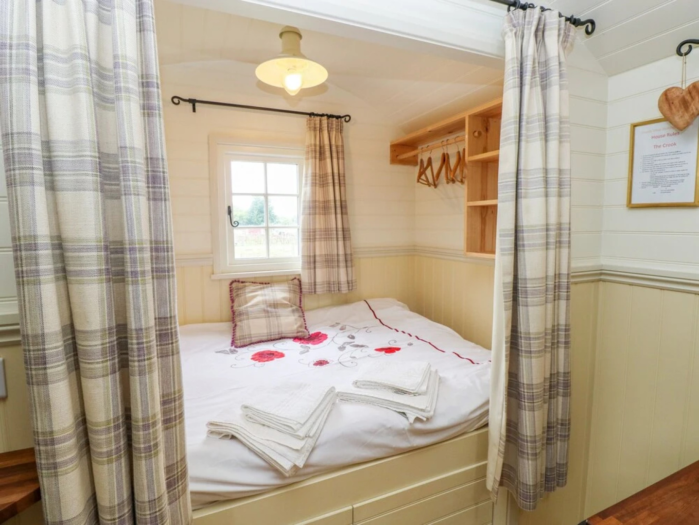 Shepherds Hut - The Crook