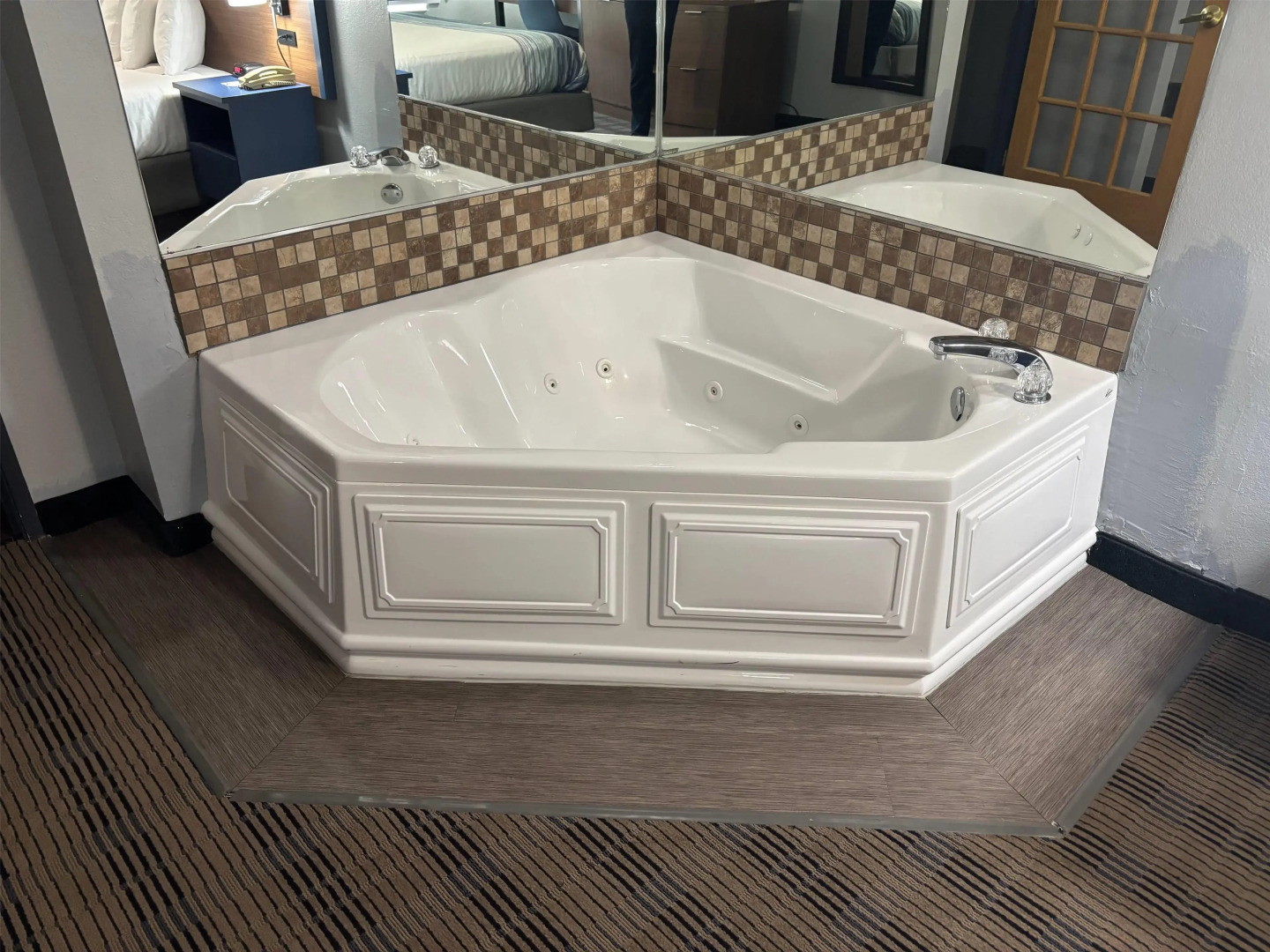 AmericInn by Wyndham Galesburg