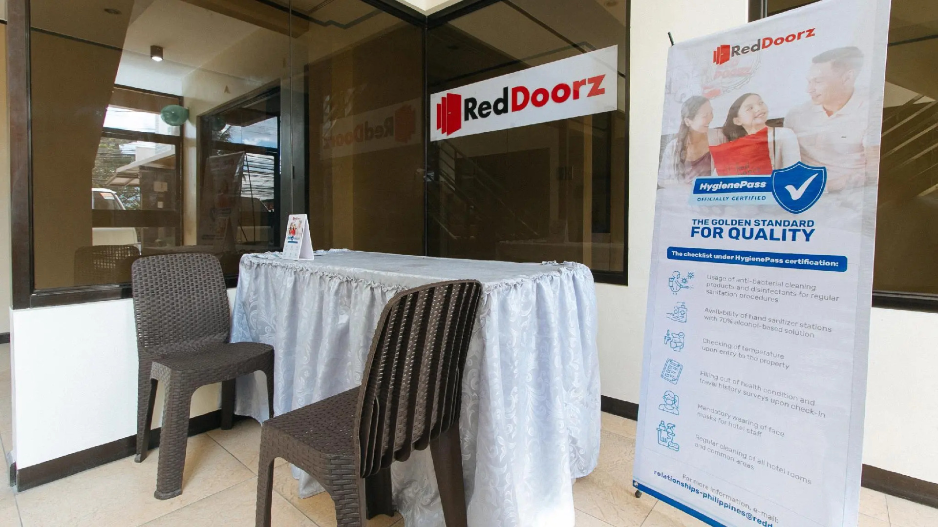 RedDoorz Hostel near Lyceum University Gen.Trias Cavite - Vaccinated Staff