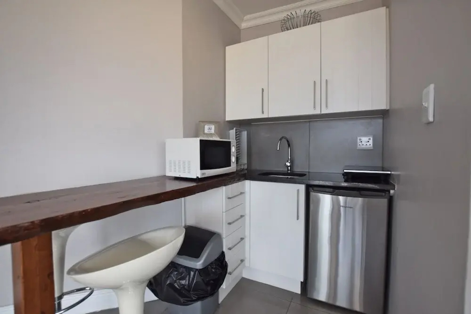 Dolphin House Apartments