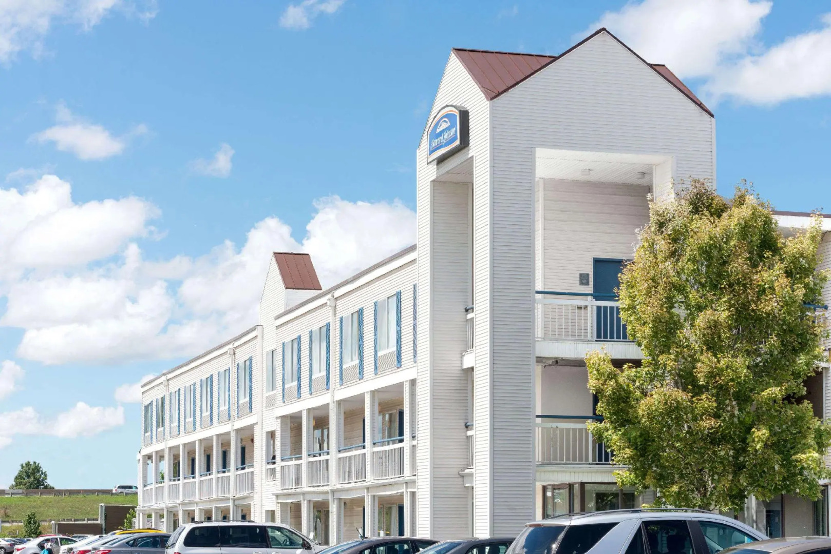 Howard Johnson Inn Cleveland Airport