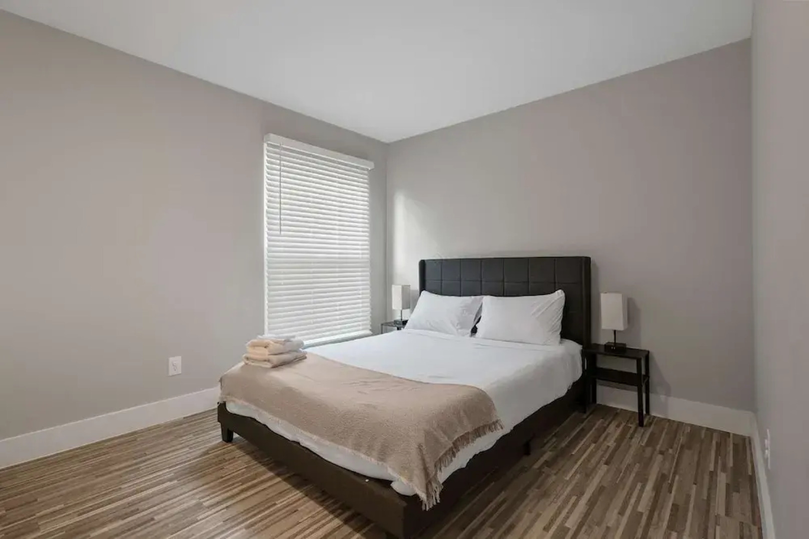 Bright and Airy 2BR 2BA in the Heart of the City