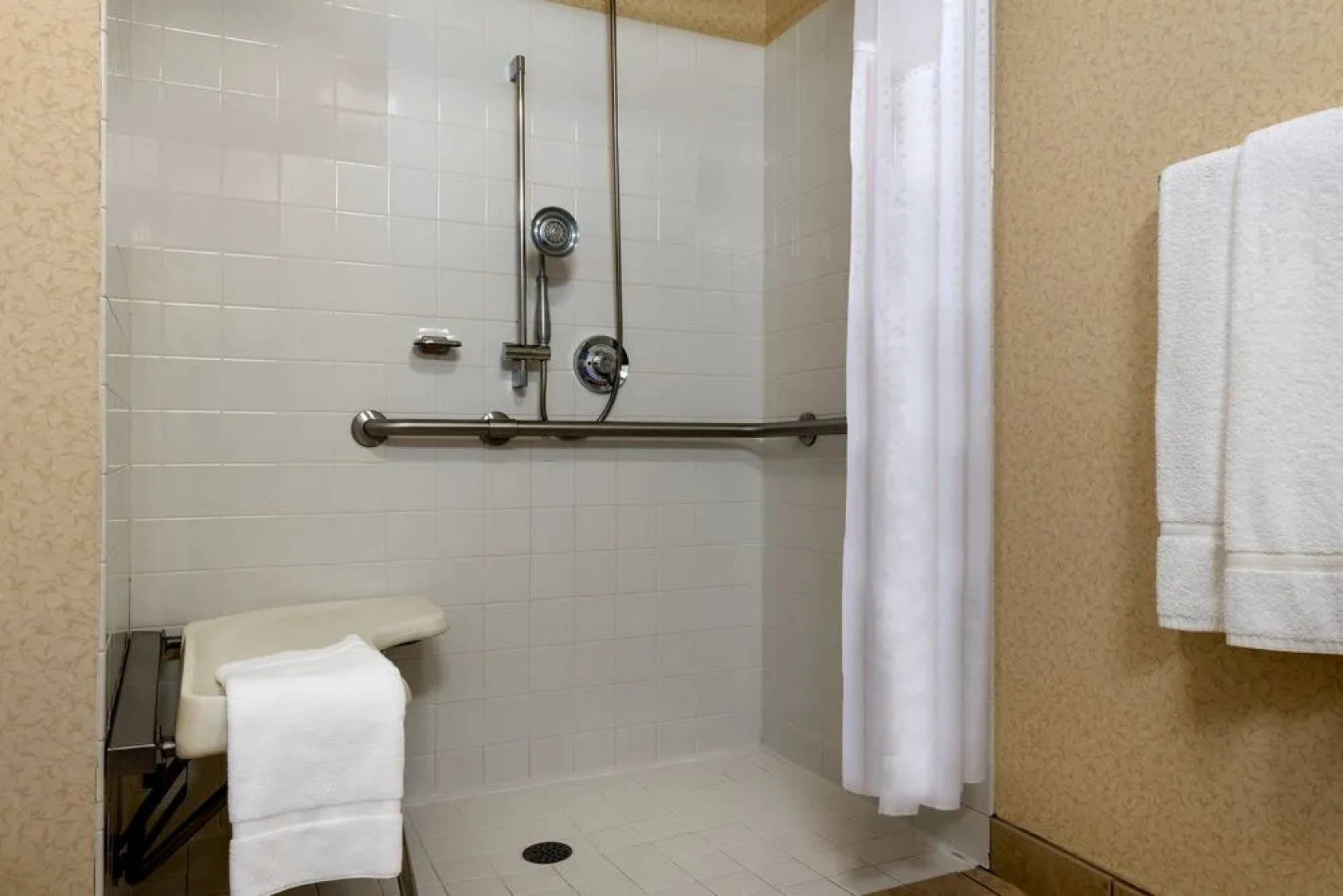 Holiday Inn Express Hotel & Suites Wilson I-95
