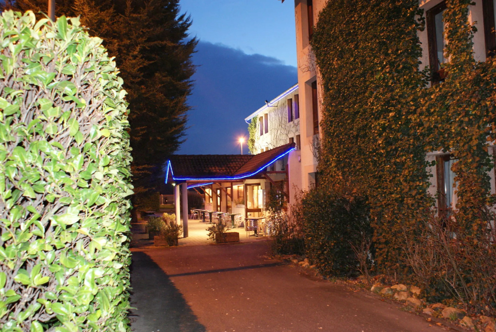 Brit Hotel Confort Pau Lons