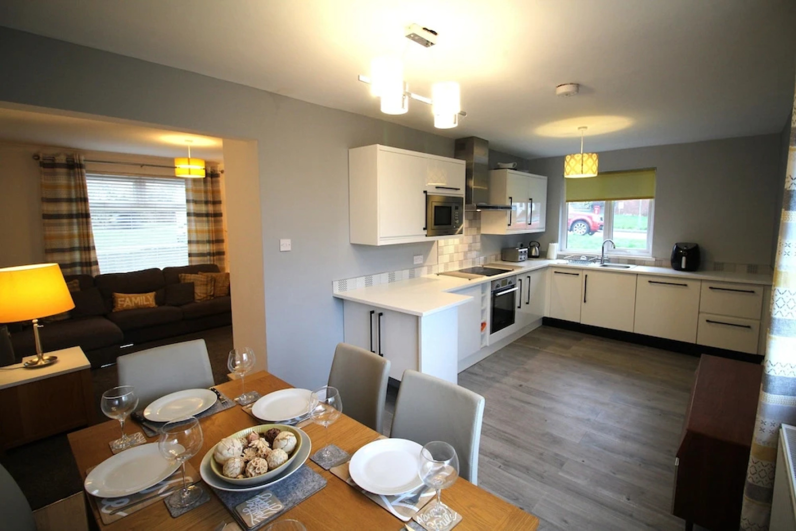 3 Bed House - Sleeps 6 - Fully Refurbished