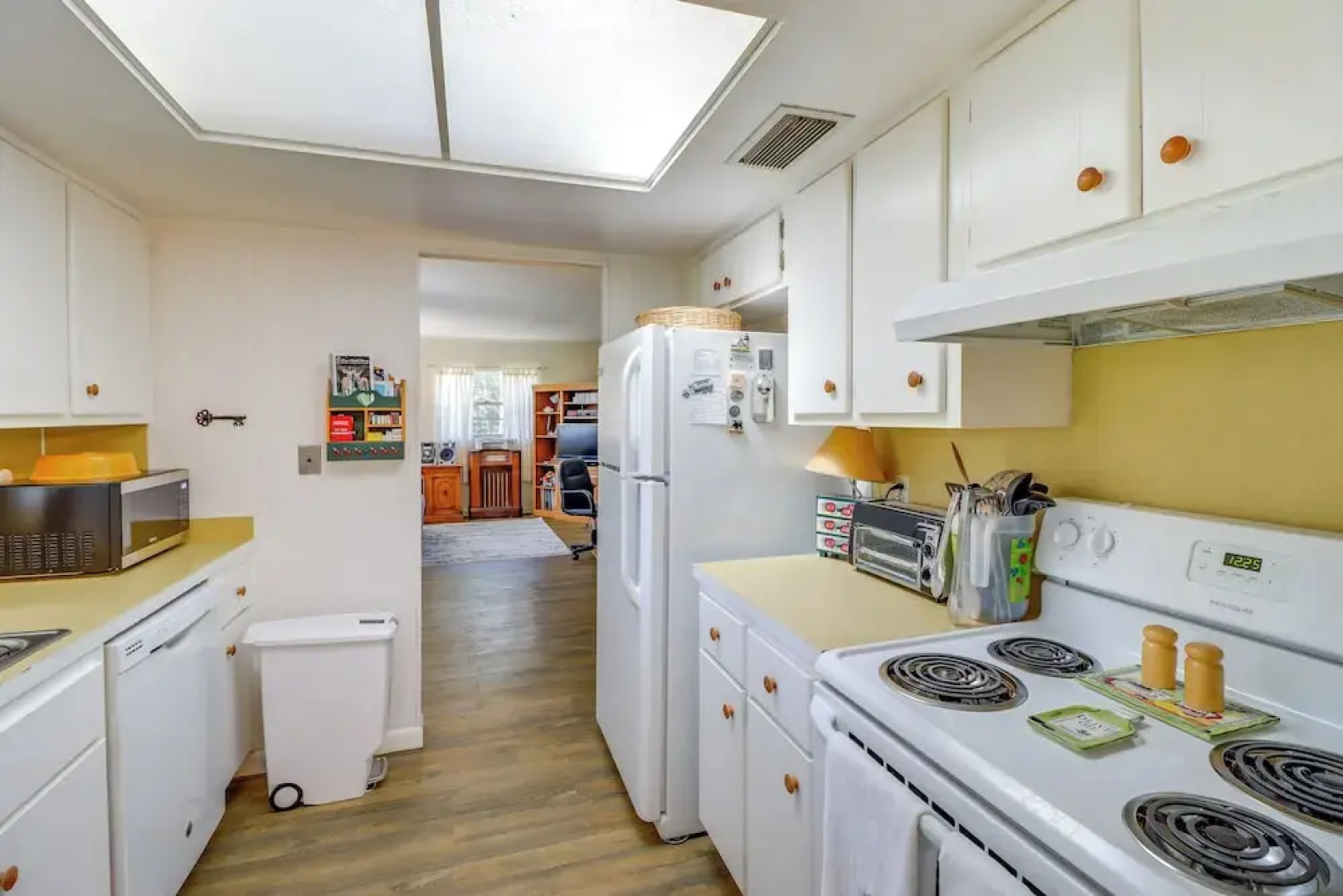 2 Mi to Rainbow River: Home in Dunnellon