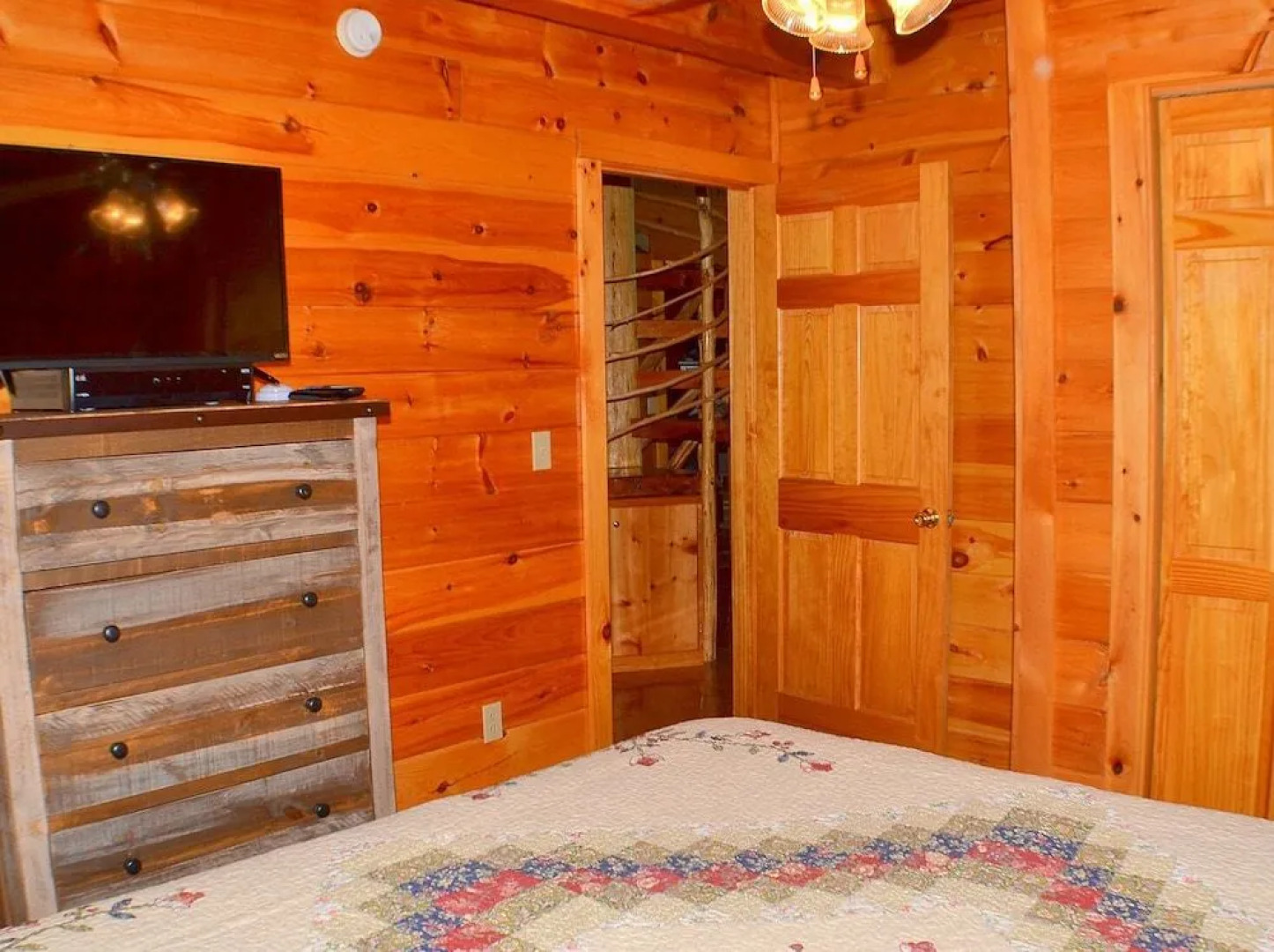 Steele Away 3 Bedroom Cabin by RedAwning