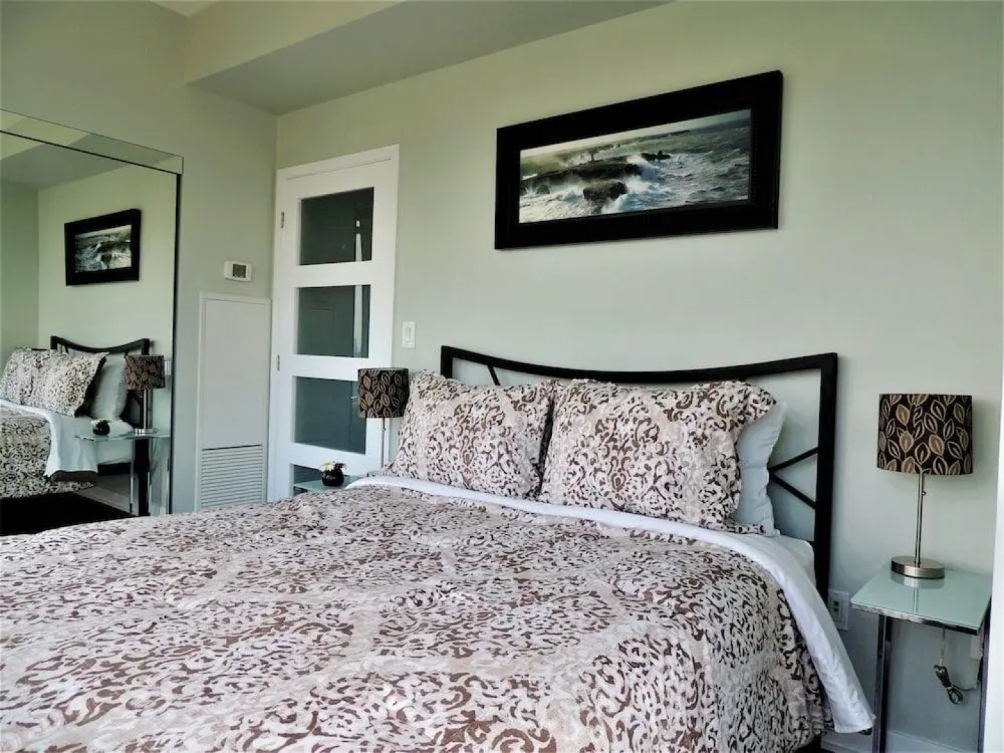 TVHR - Luxury Condos in Heart of Downtown