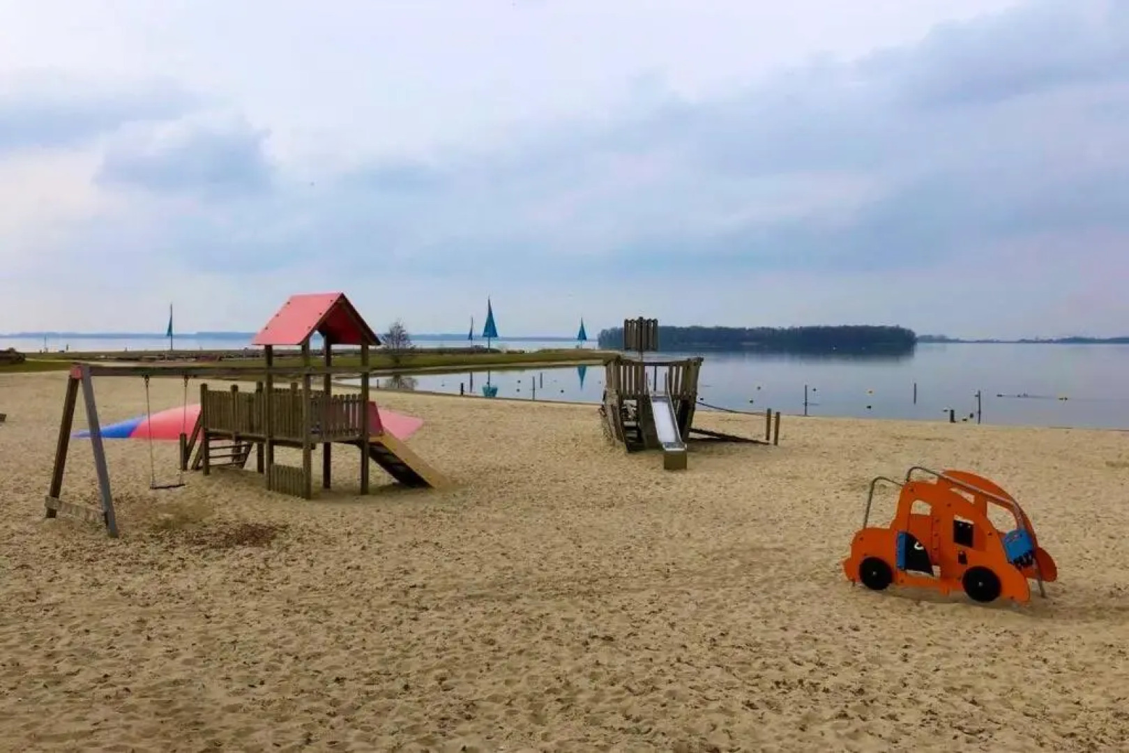 Beach Chalet Bad Hoophuizen VU43