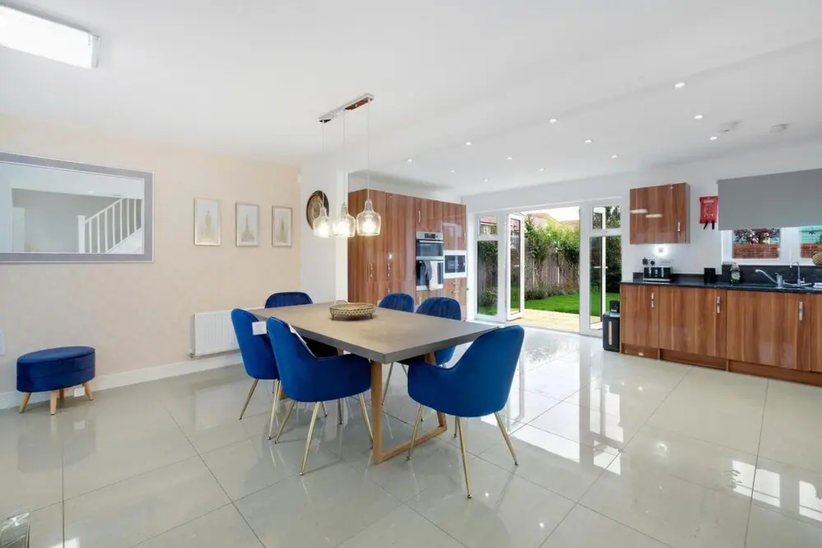 Luxury 5 bedroom Serviced Hse Leavesden