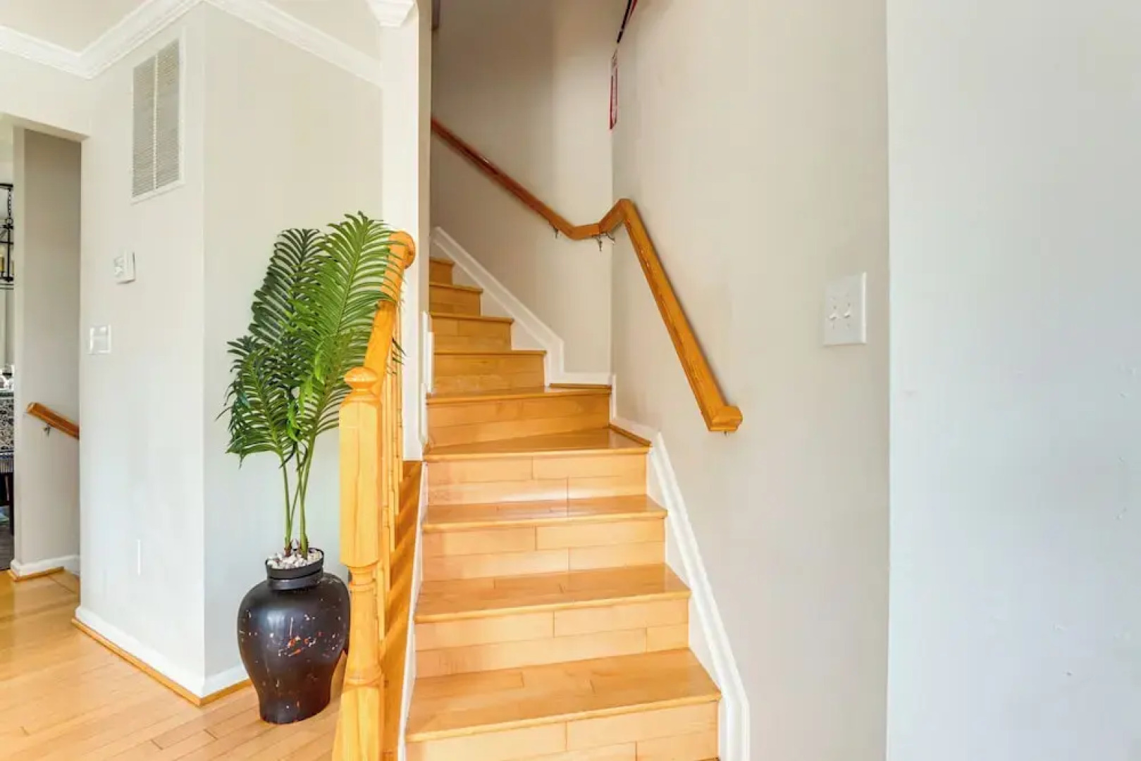 < 2 Mi to Dtwn Hagerstown: Townhome w/ Fireplace