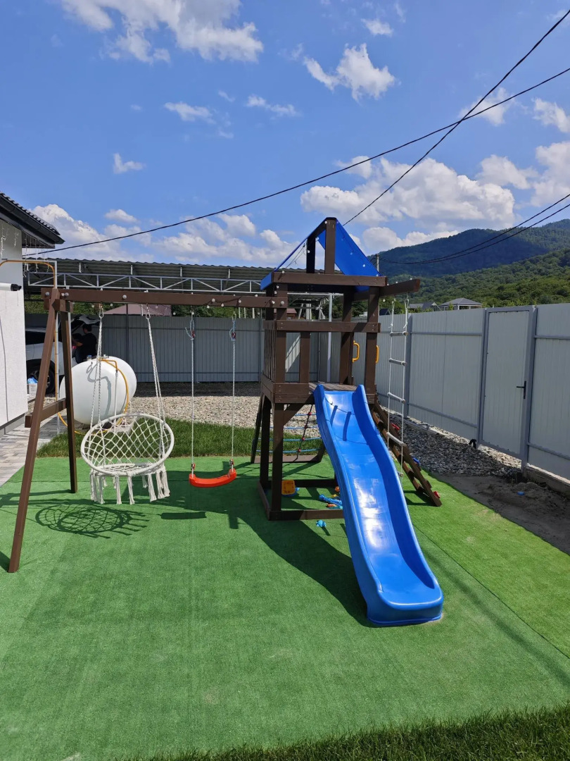 Коттедж у подножия гор