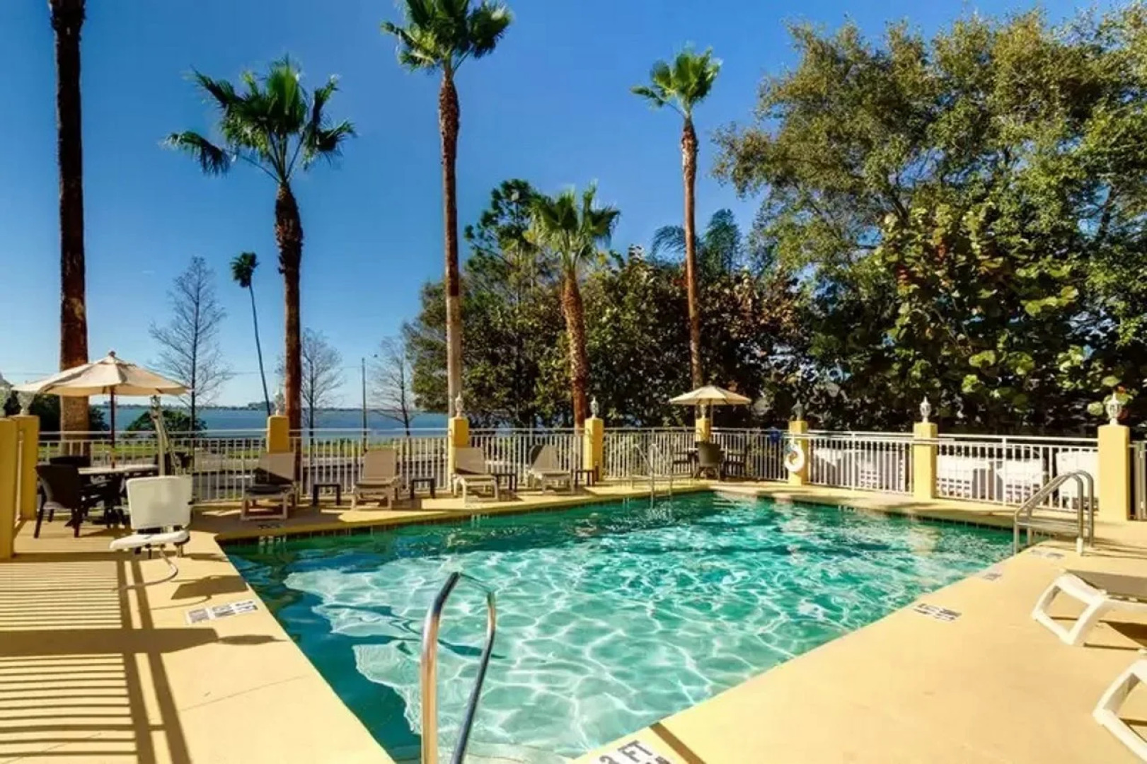 Comfort Suites Clearwater - Dunedin