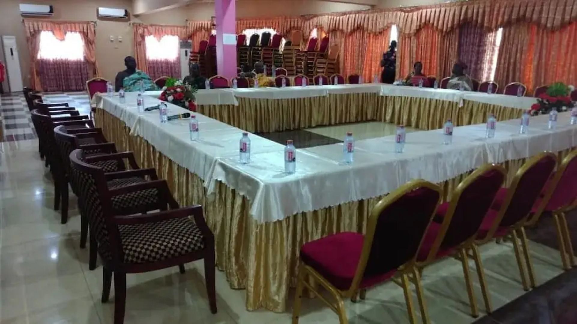 Obaa'S Golden Plaza Hotel