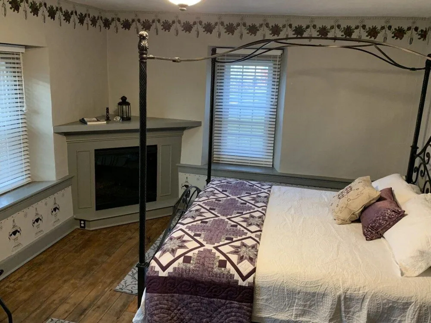 The Avenue Guesthouse and Gallery