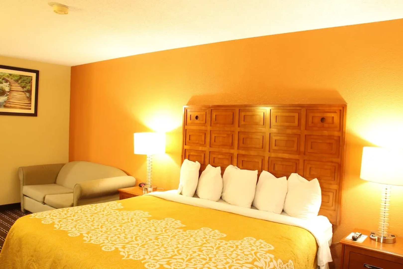 Days Inn By Wyndham Black River Falls