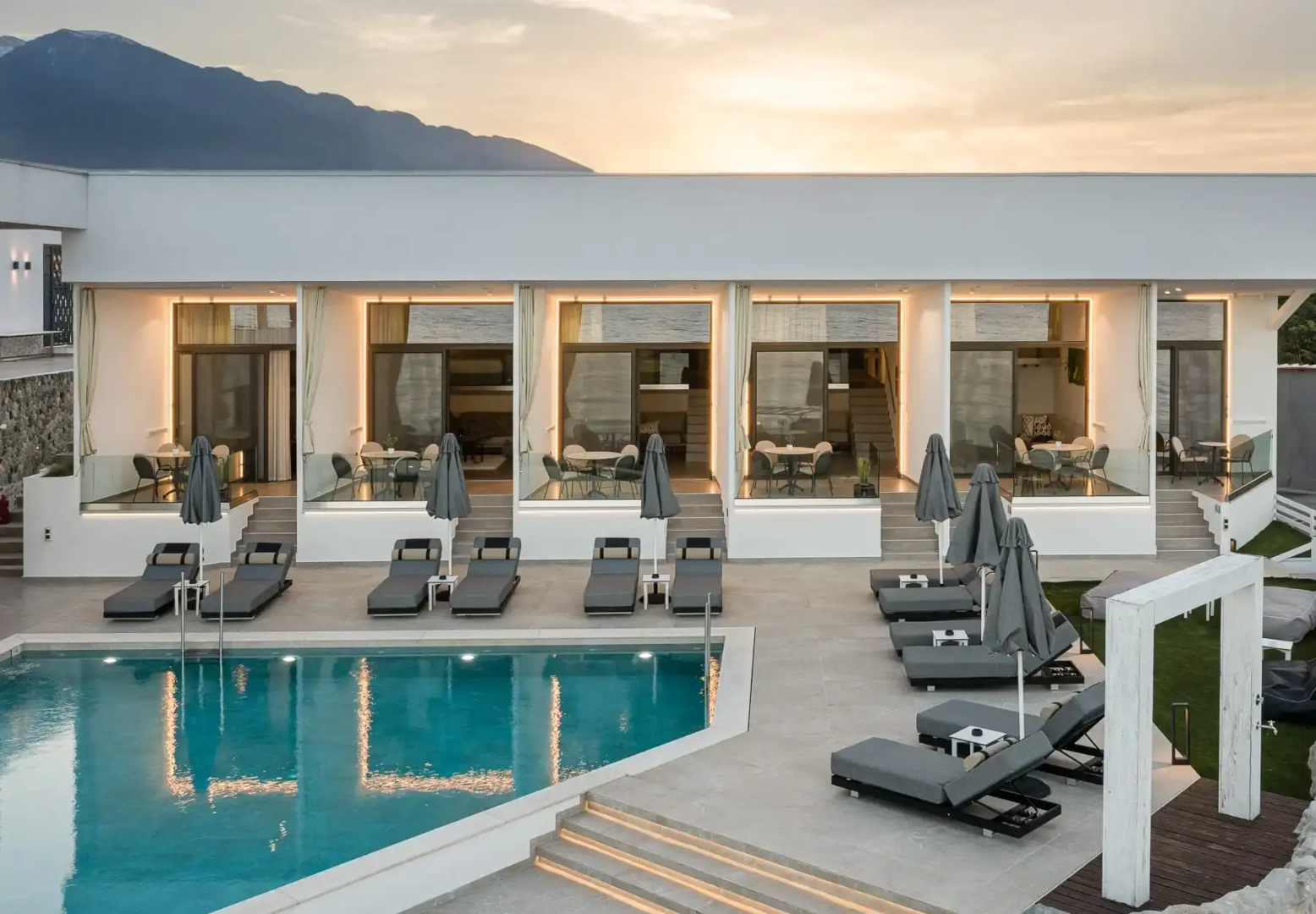 Akrotiri Olympus Luxury Suites