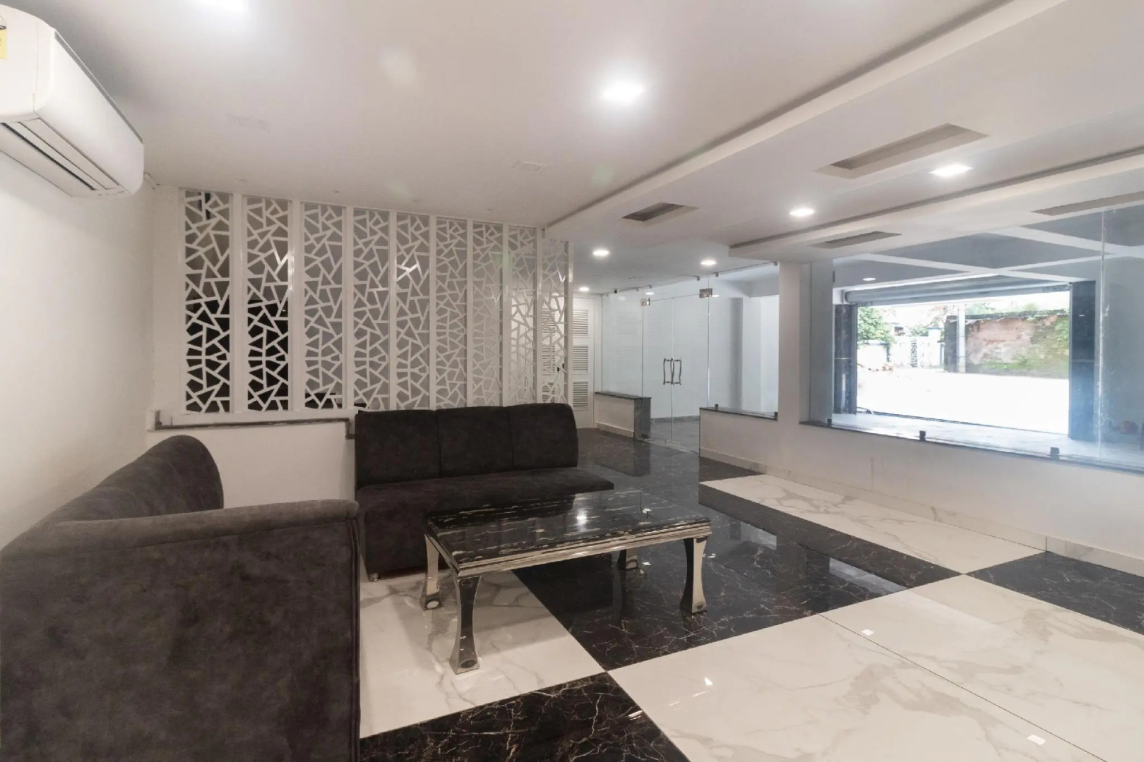 Capital O 64550 Hotel Kuber Inn