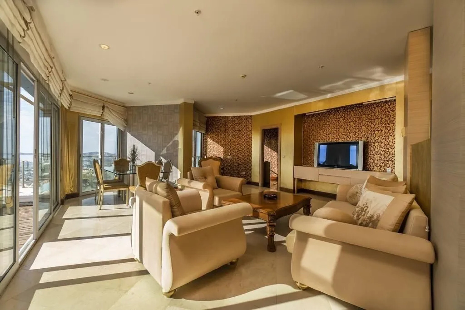 Maira Deluxe Resort Hotel