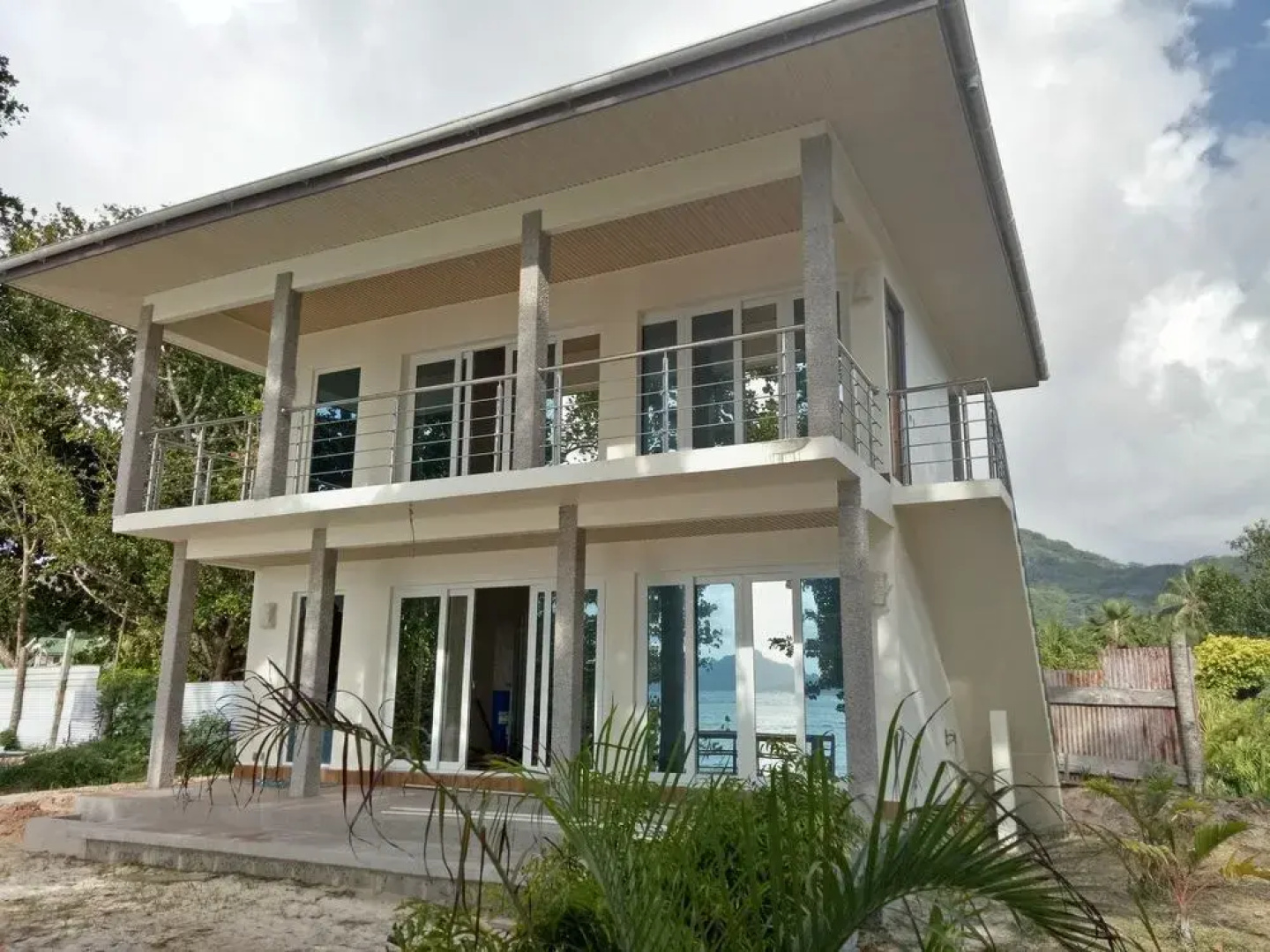 La Digue Luxury Beach Bungalow Spa & Gym