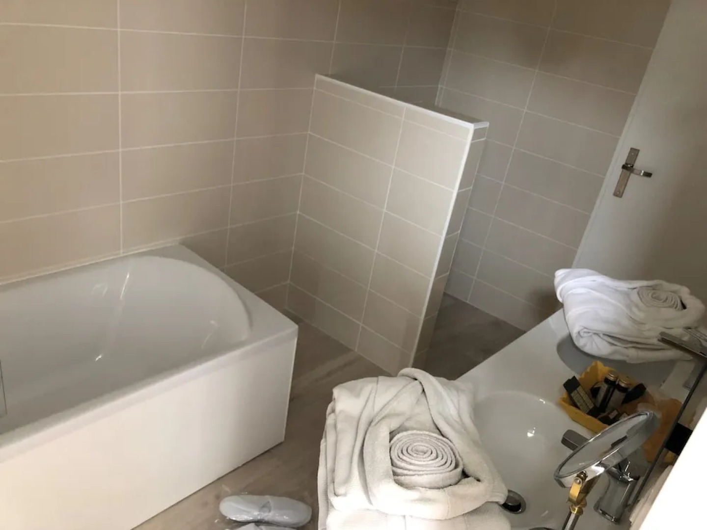 Cottage du chateau for 4 people – 90 m²- 2 bedrooms – 2 bathrooms – pool