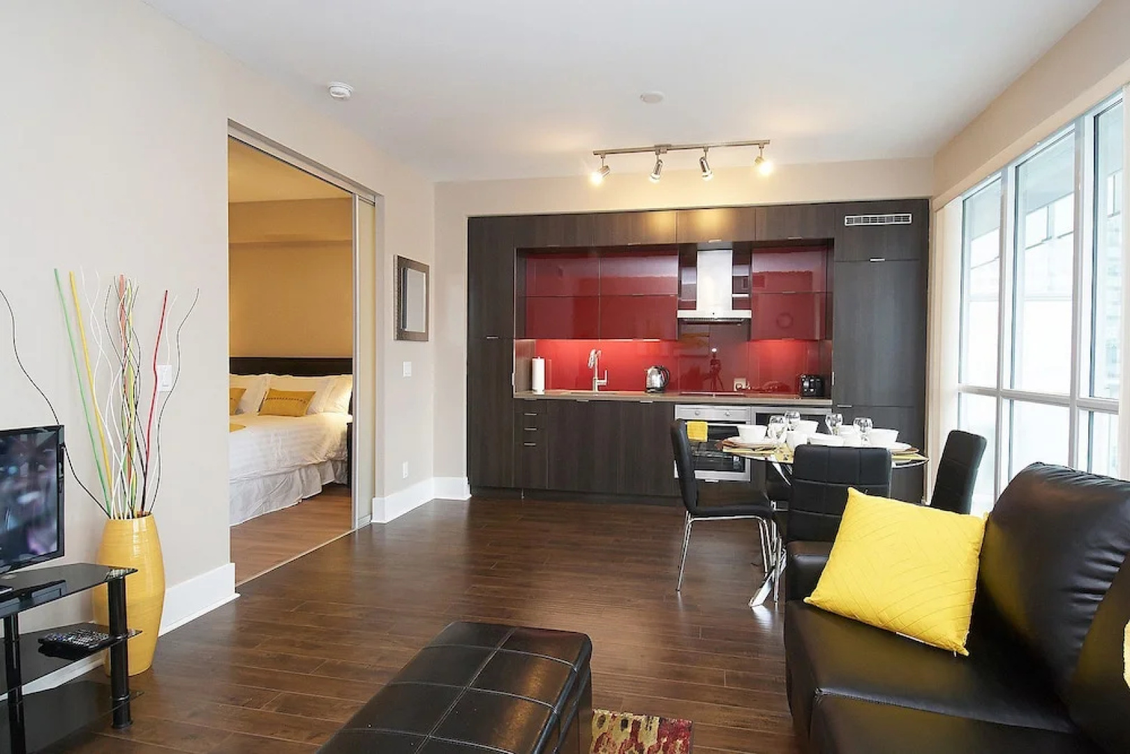 Whitehall Suites - Front Street West