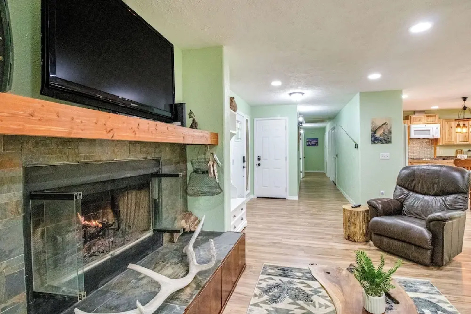 Cotter Home w/ Deck ~ 1 Mi to Big Spring Park!