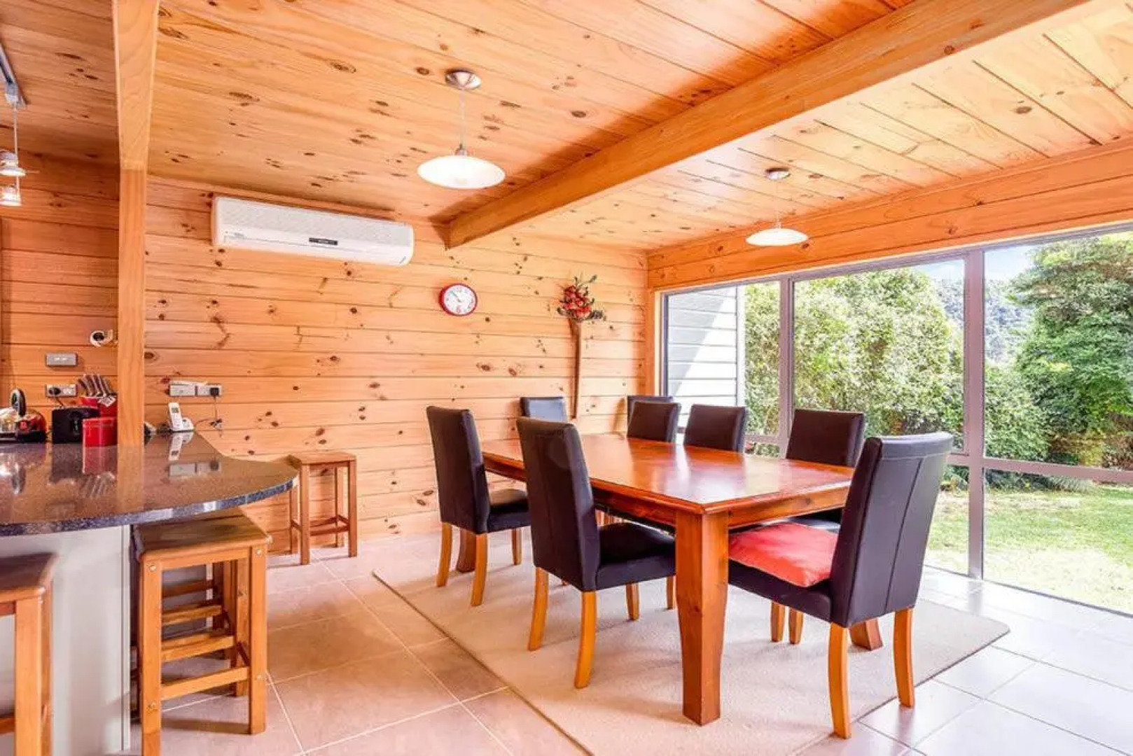 Lakeside Landing - Lake Tarawera Holiday Home