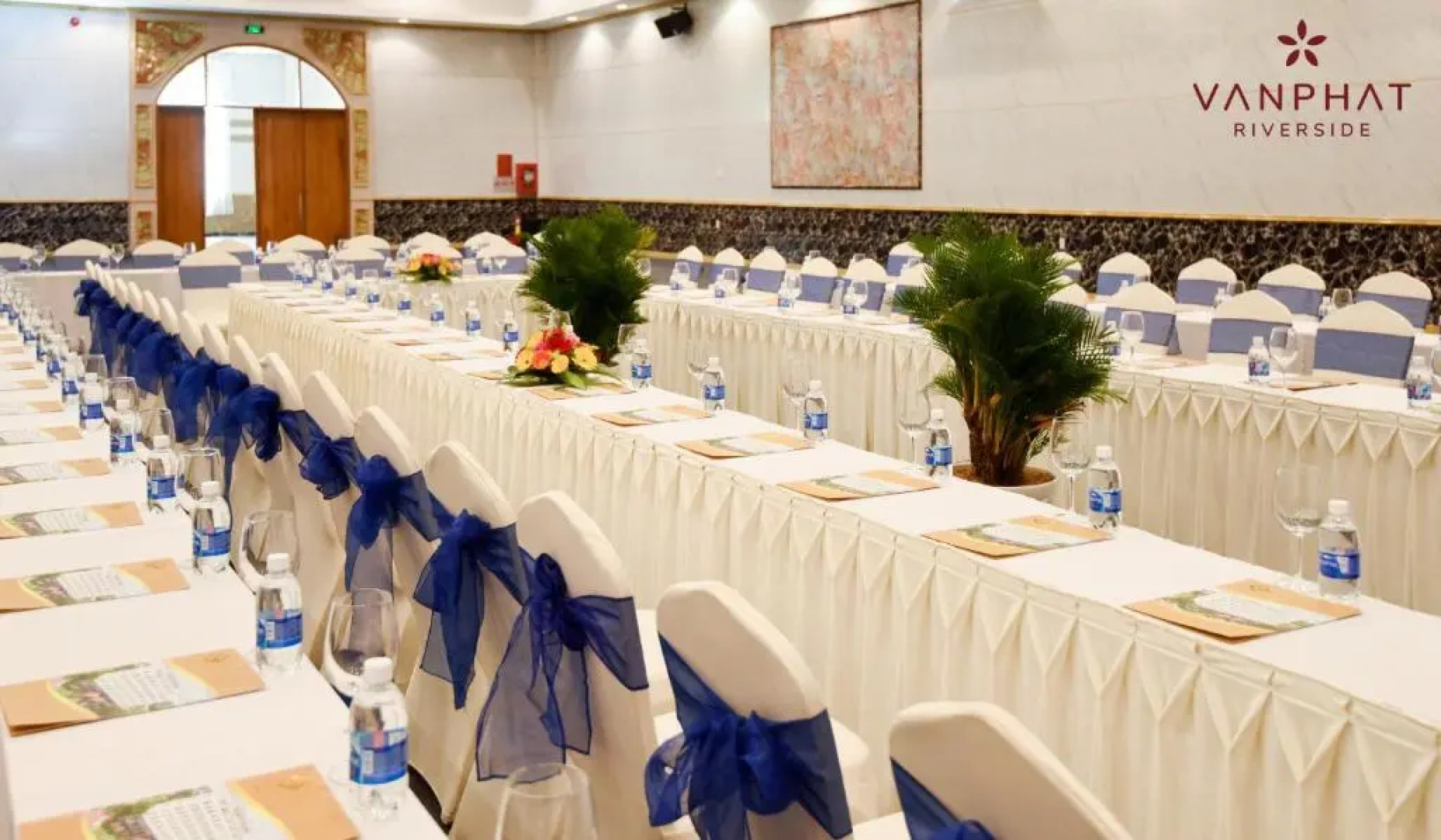 Van Phat Riverside Hotel