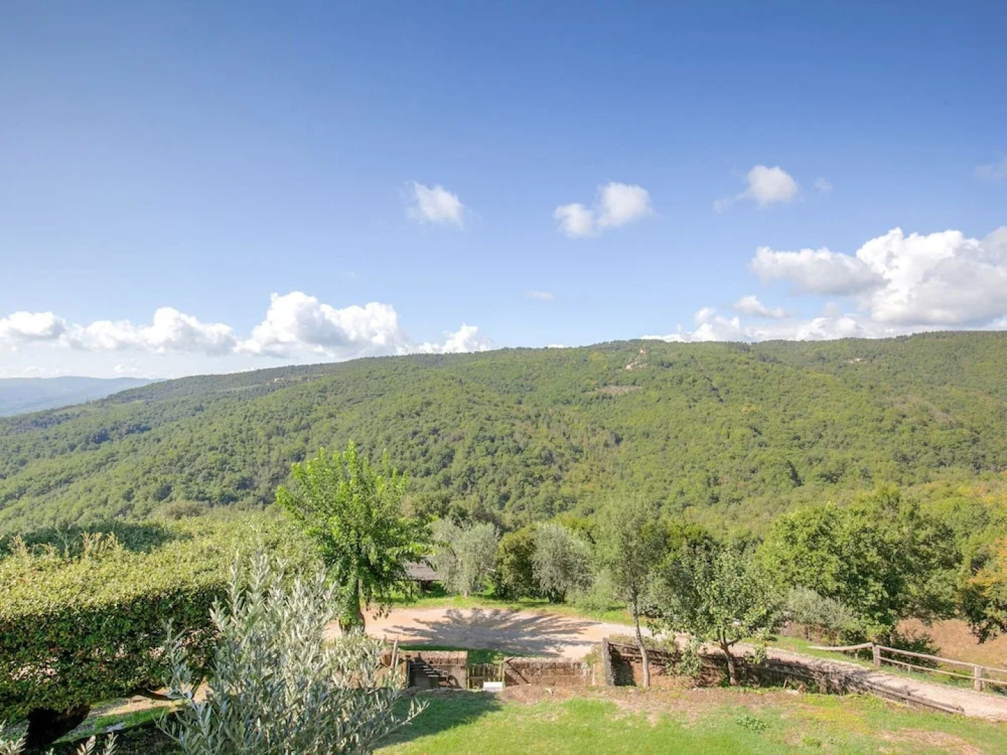 A Beautiful, Traditional Tuscan Hamlet in the Hills