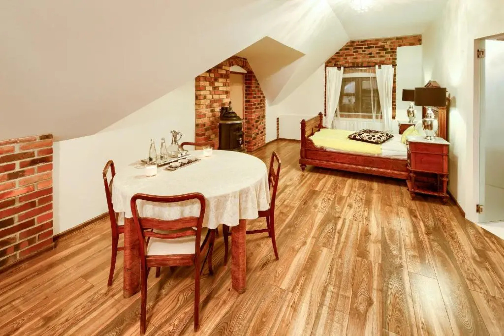 Folwark Białych Bocianów