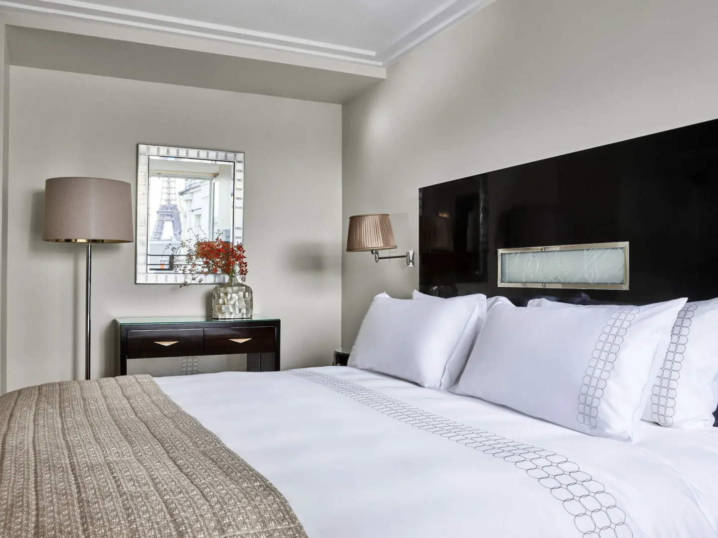 Отель Plaza Athenee