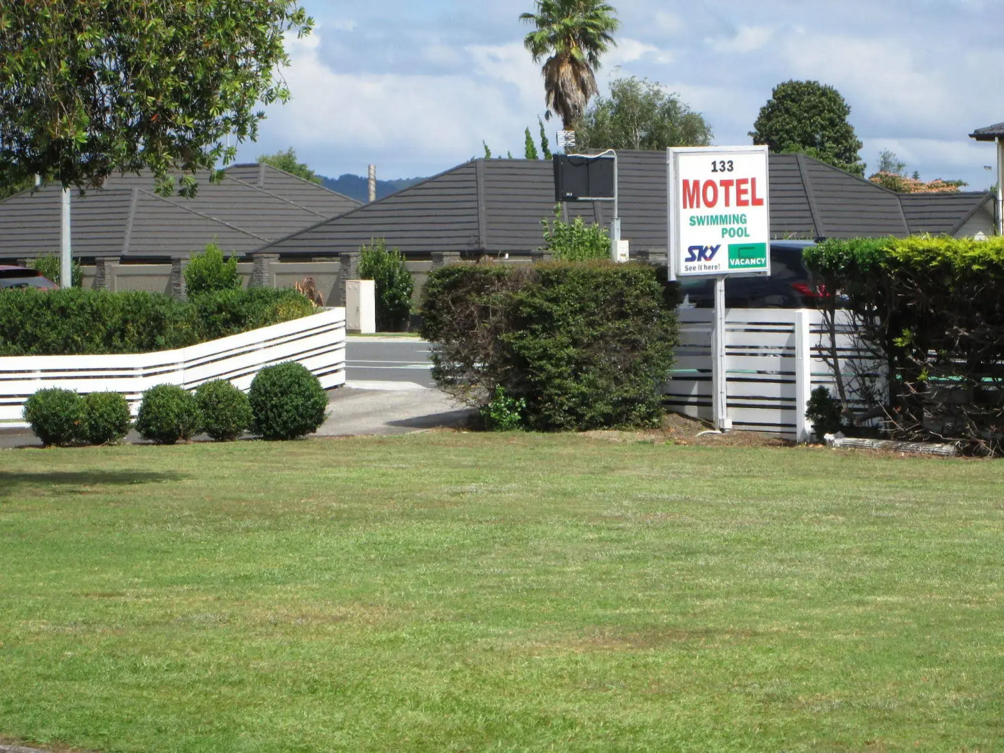 Colonial Motel