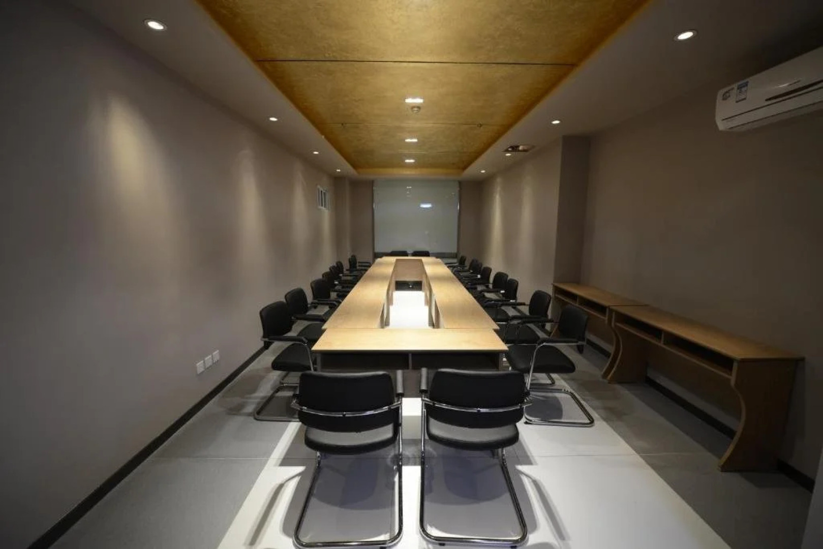 Jinjiang Select Yancheng Dongtai Municipal Government Branch