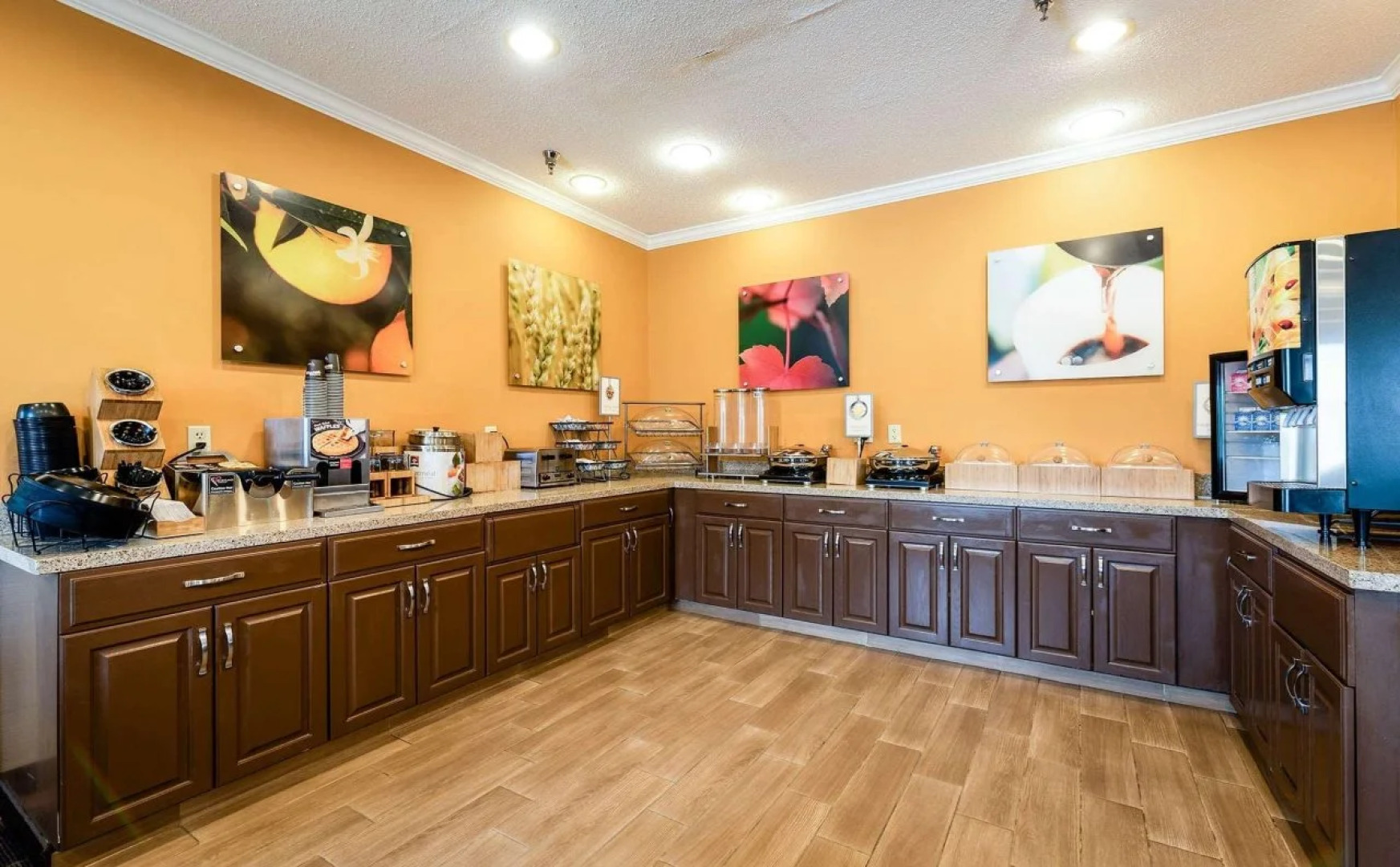 AmericInn by Wyndham Minot