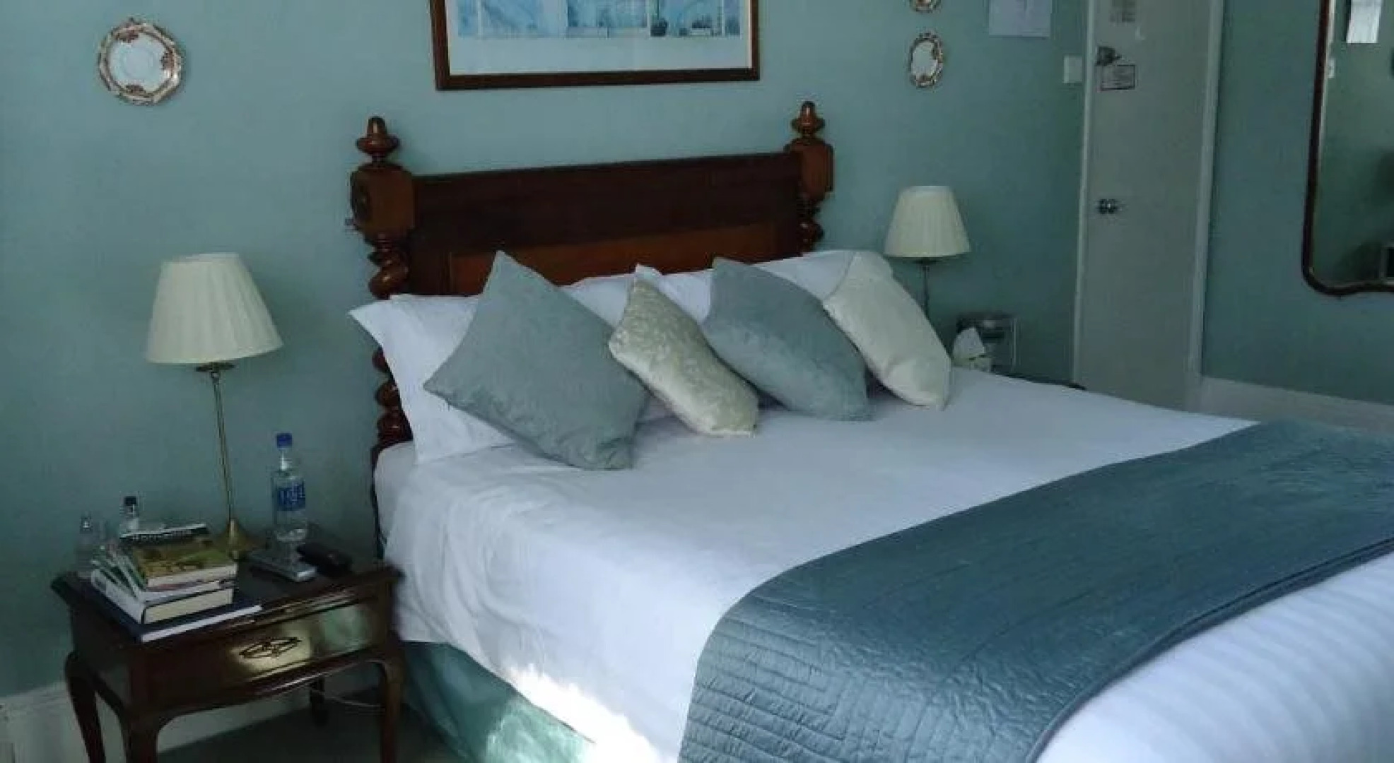 Cary Court - Guest House