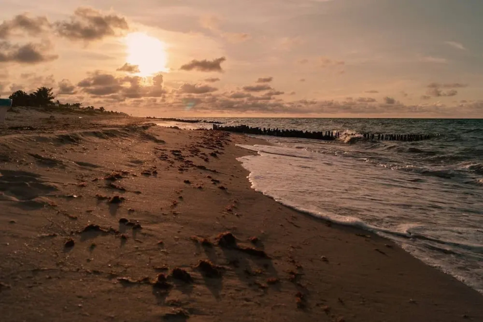 Breathtaking Beach Villa, Feel the Inviting Vibe!