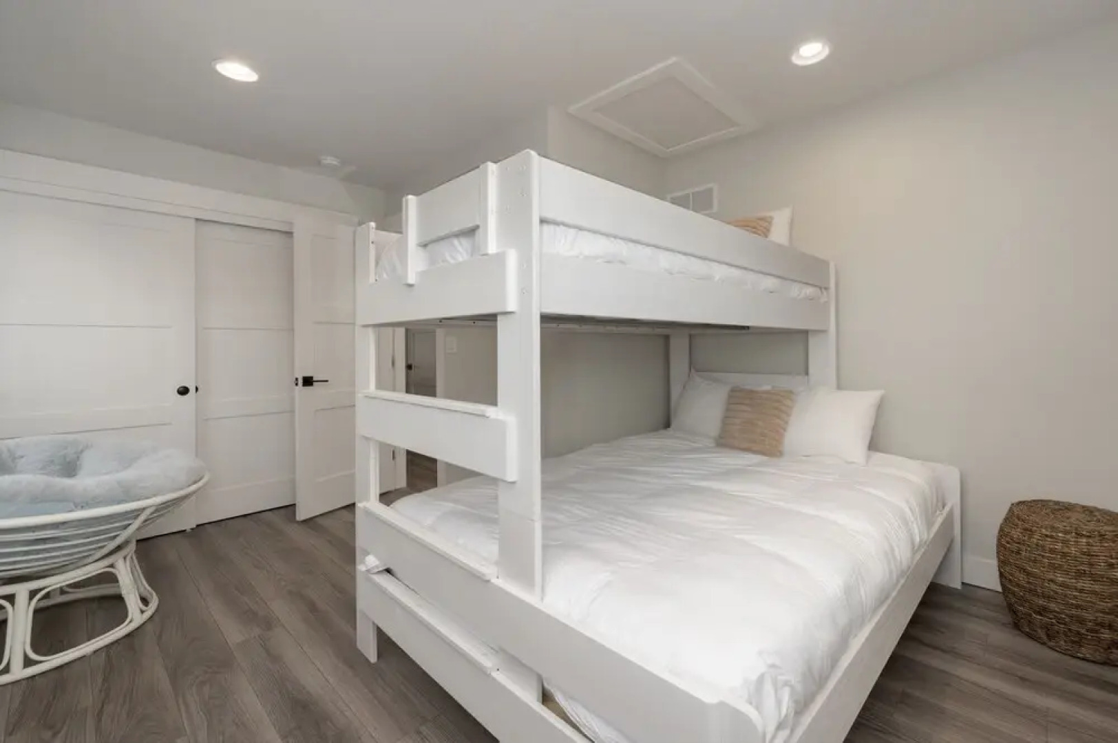 Buckhorn Cabin 4 Bedroom Cabin by RedAwning